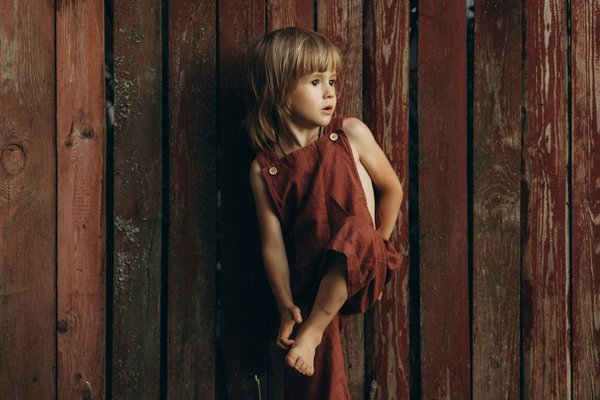 ¿Qué consejos darías para estilizar un outfit monocromático?